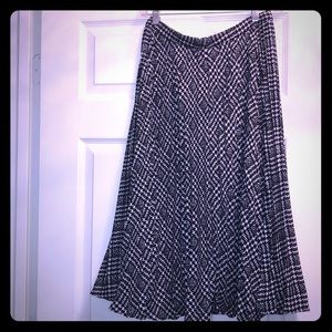 Banana Republic houndstooth pleated midi skirt